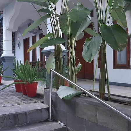 Cigadung House Hotel Bandung Exterior photo