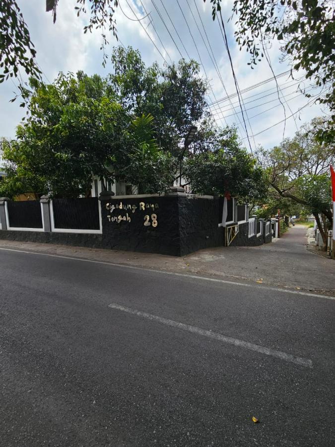 Cigadung House Hotel Bandung Exterior photo