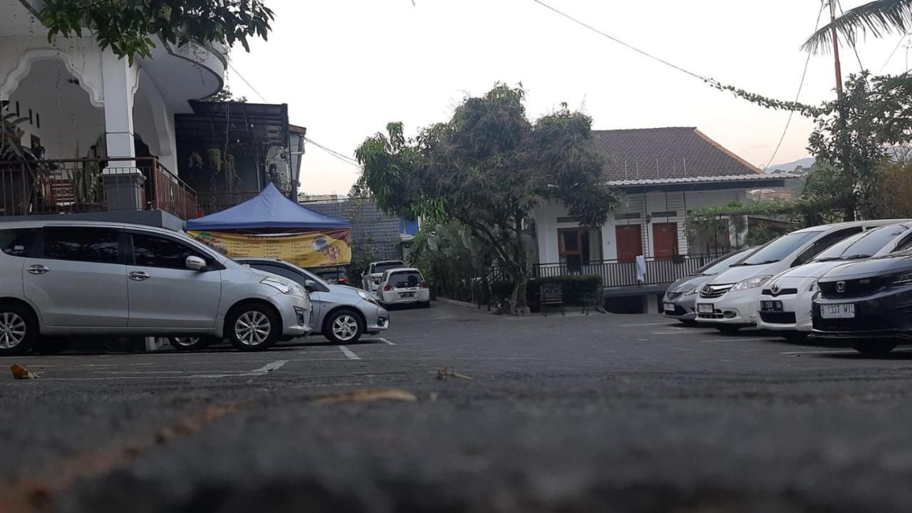 Cigadung House Hotel Bandung Exterior photo