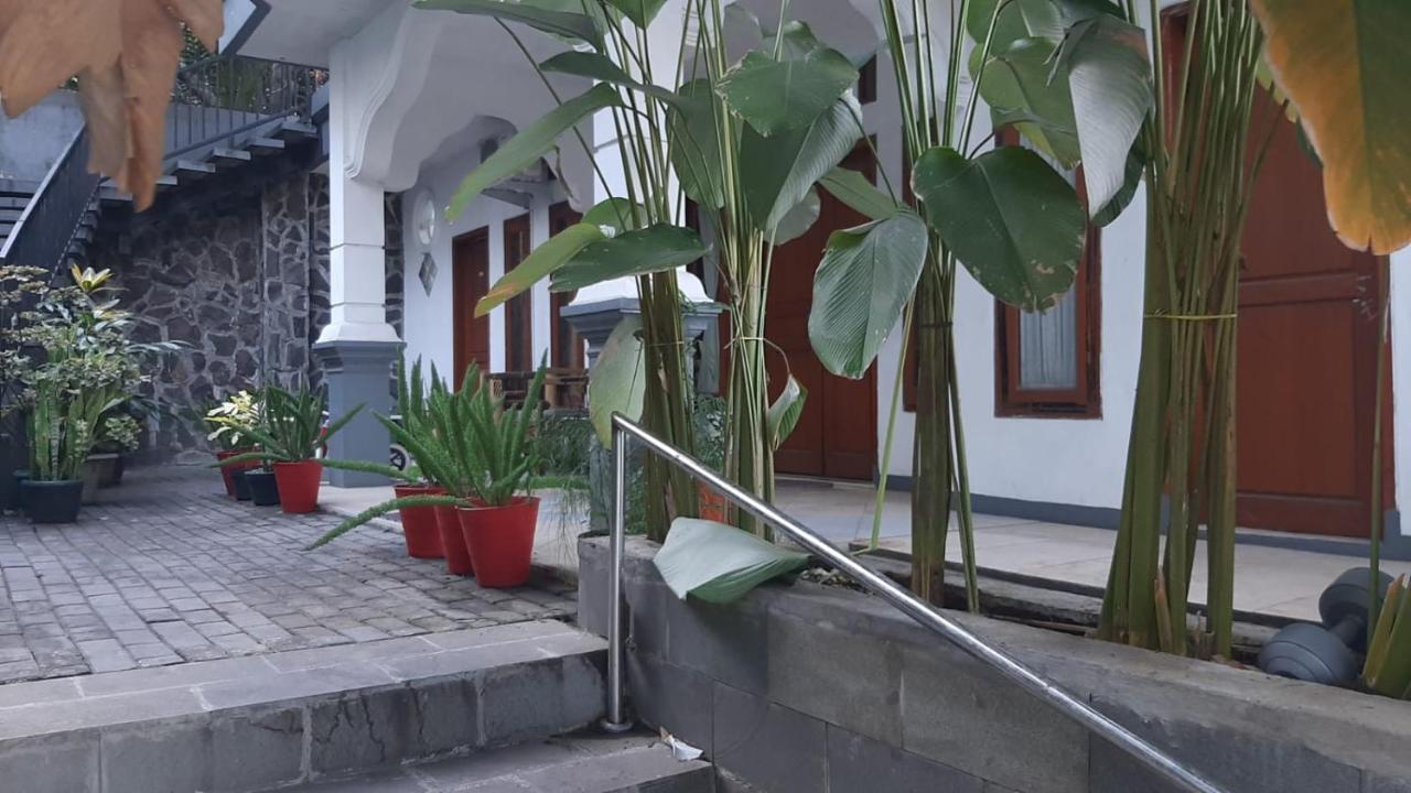 Cigadung House Hotel Bandung Exterior photo