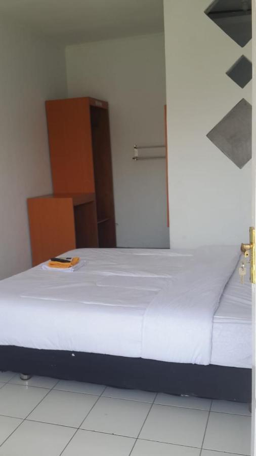 Cigadung House Hotel Bandung Room photo